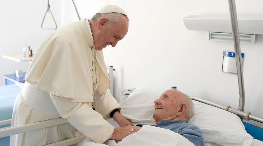 Pope_Francis_visits_the_elderly_in_Rieti.jpg.webp